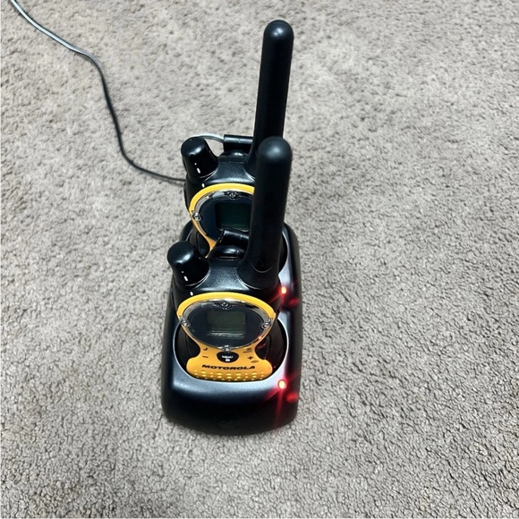 Motorola TALKABOUT T8500 Two Way Radios With Charger And Two Xtra faces set of 2 - Picture 9 of 13